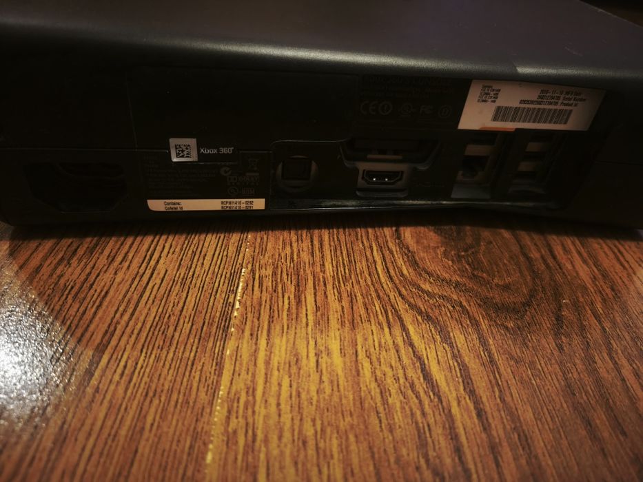 Xbox 360, 43 игри и контролер