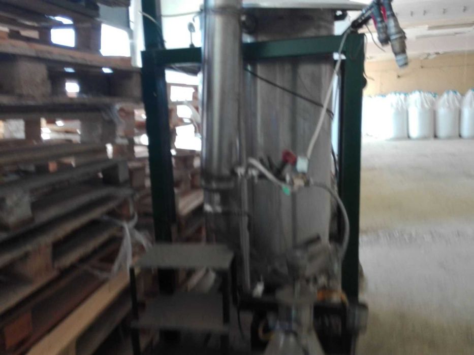 Продавам малка мобилна дестилерия за етерично масло.