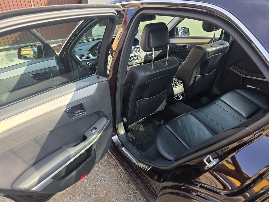 Vând Mercedes E250