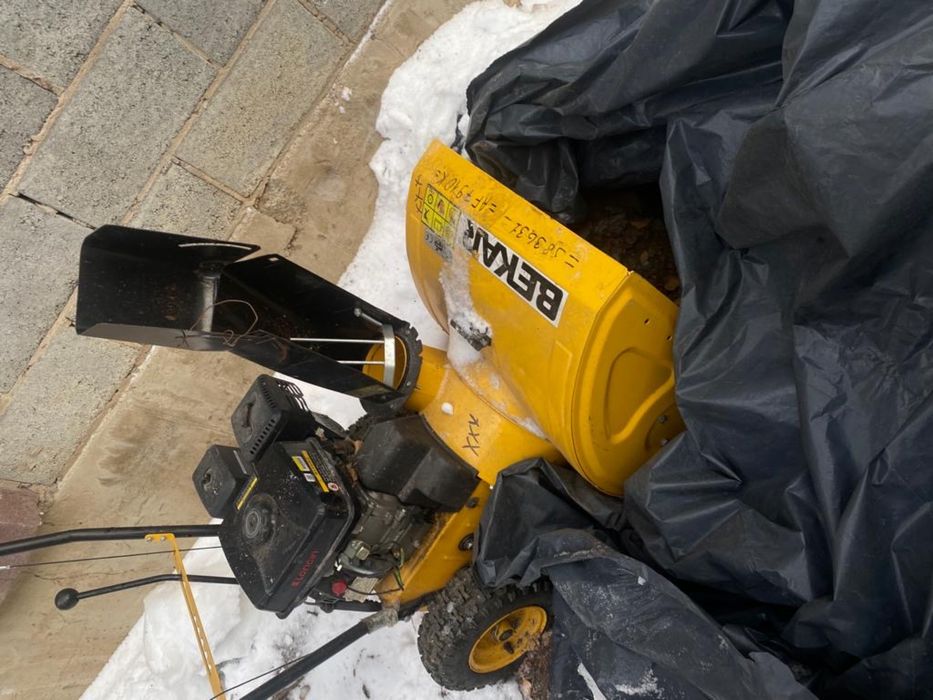 Снего уборочная бензиновая