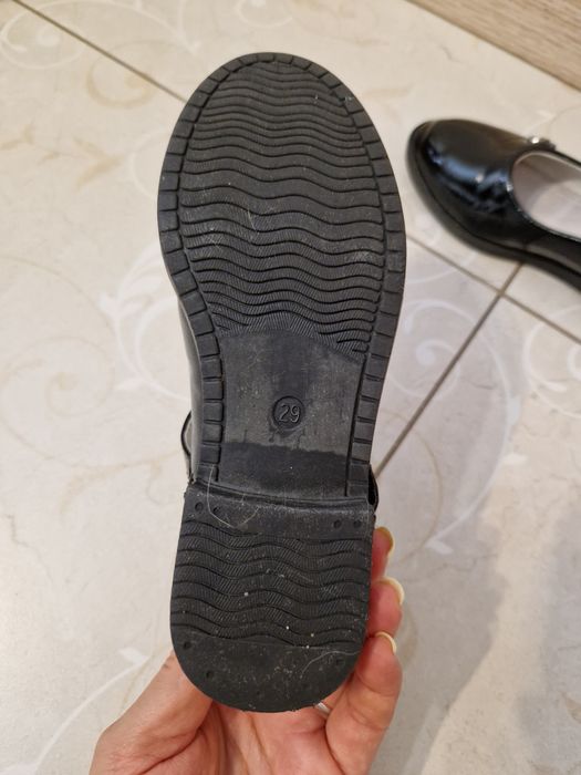 Продам туфли на девочку 29 рр