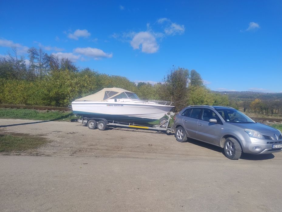 Barca cu motor inboard Diesel