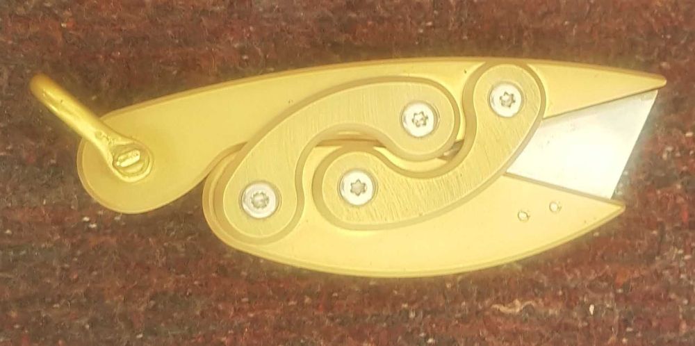 ножче джобно с формата на риба