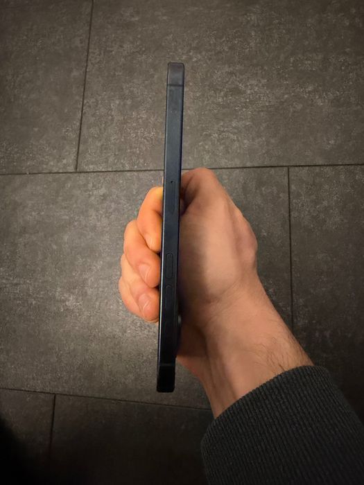 iPhone 15 Pro Max заключен iCloud