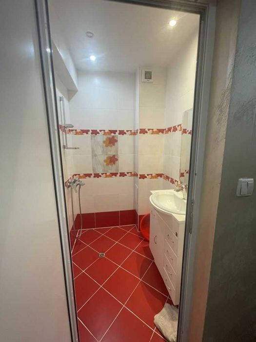 Дава се под наем Тристаен апартамент в Пловдив, Въстанически - 100 кв.м за 612 € - Снимка #11