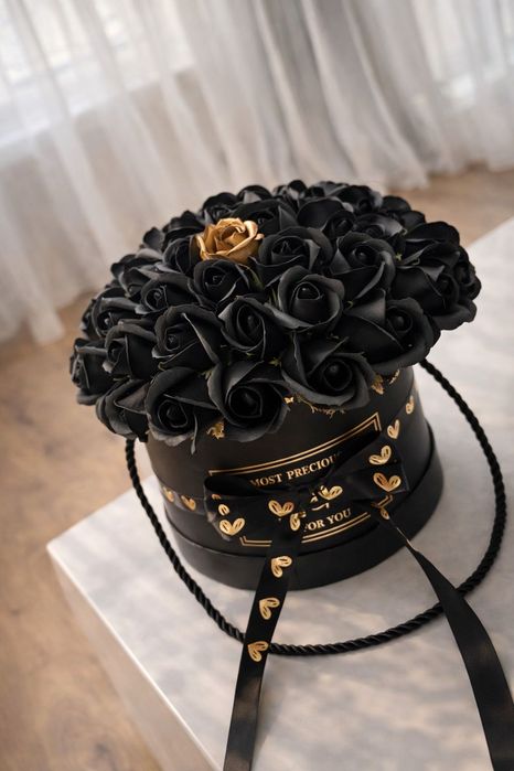 Aranjament premium 37 de trandafiri de săpun. 170 de lei