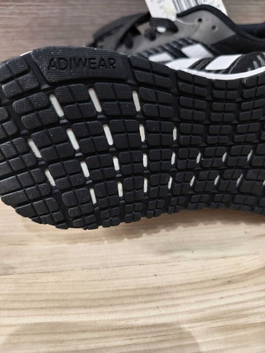 Продавам нови маратонки