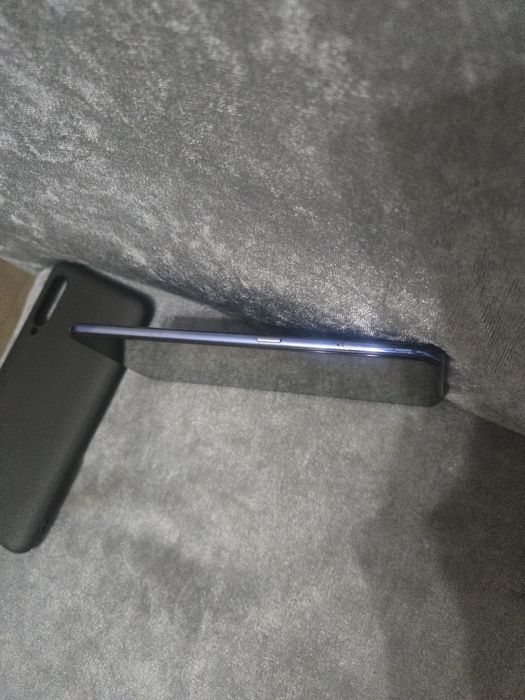 Продам Мощный Флагман Xiaomi Mi 9