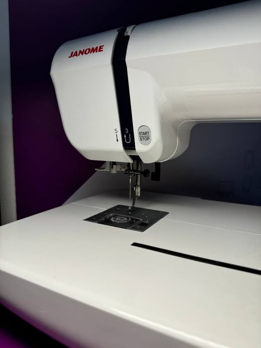 Швейная машина janome