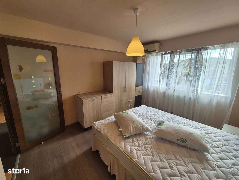 Vand apartament 3 camere Micro 4
