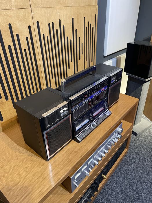 Radio casetofon boombox sharp necesita revizie caseta
