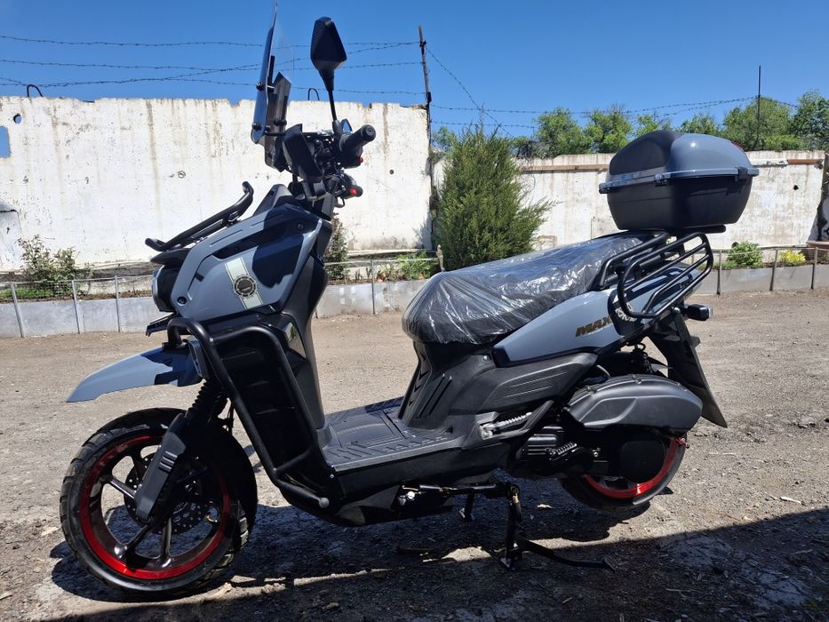 Скутр бензиновый