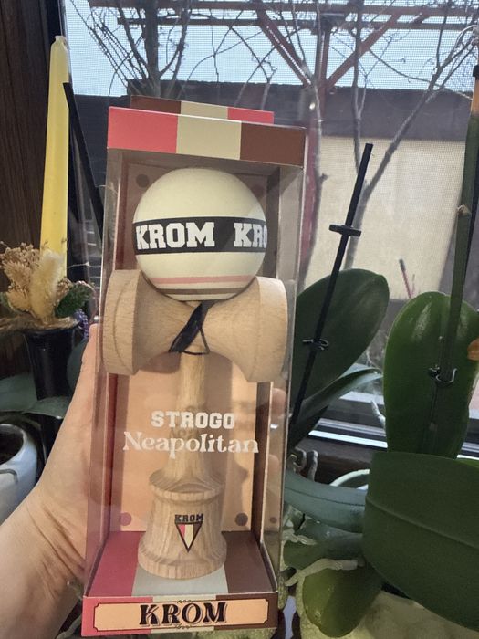 Kendama Krom STROGO Neapolitan