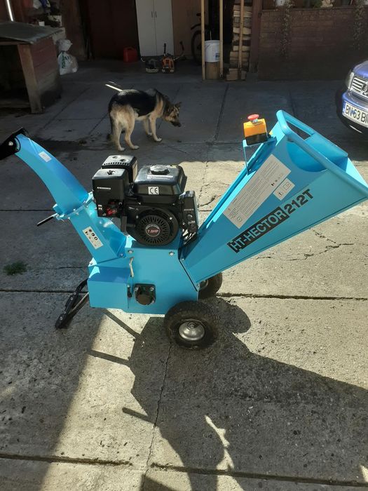 Tocător crengi Hillvert HT-HECTOR 212T, benzină 7 CP, folosit 3 ori