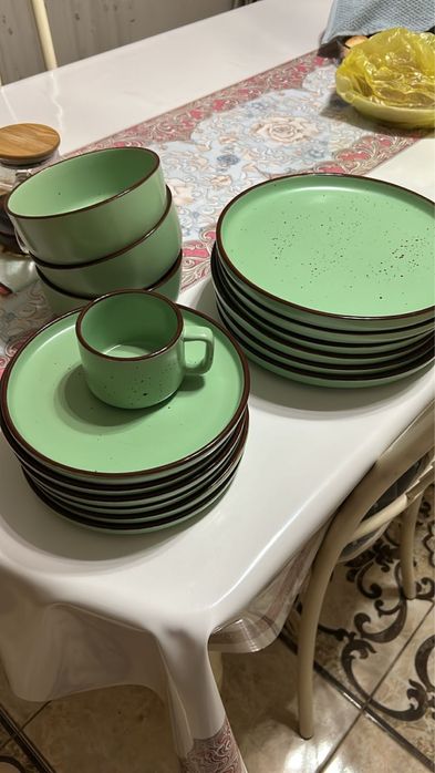 Посуда жасыл тусте, почти новый , багасы 7000 тенге