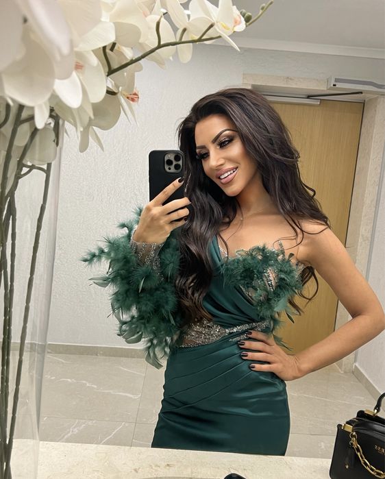 Дамска рокля в тъмно зелено