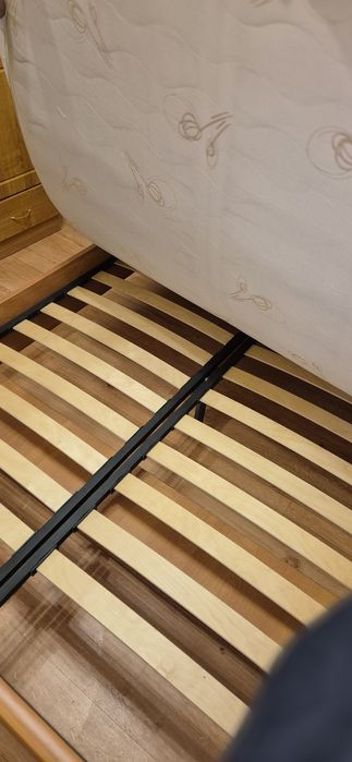 Продам кровать с матрасом