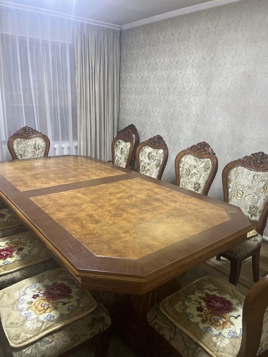 Продам стол и стулья