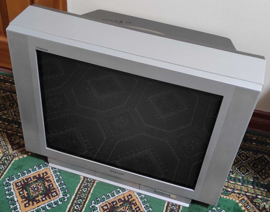 Телевизор Sony Trinitron + Телевизор Sony Bravia 3D (на запчасти)