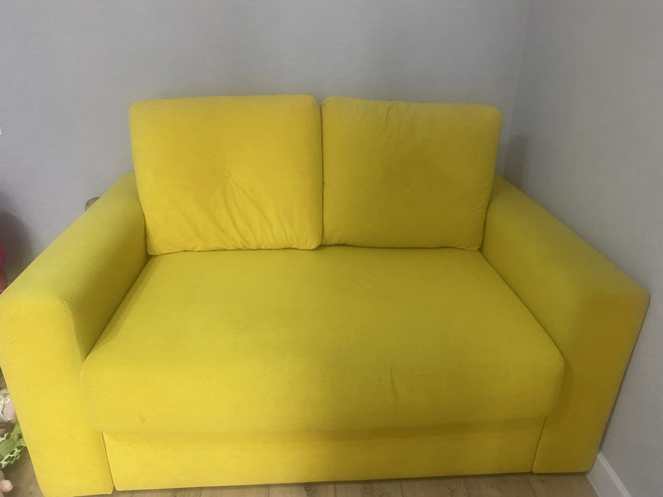 Диван  полуторка  яркий )