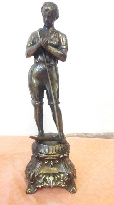 Set statuie cu tenta taraneasca