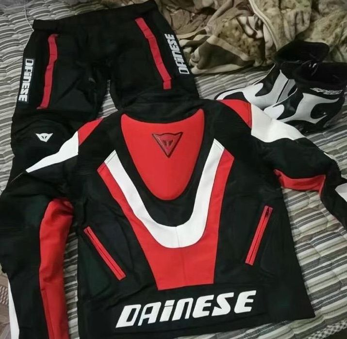 Мото куртки Dainese