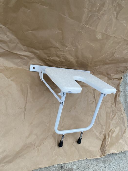 Bancuta cu decupatie cu prindere in perete baie/ dus