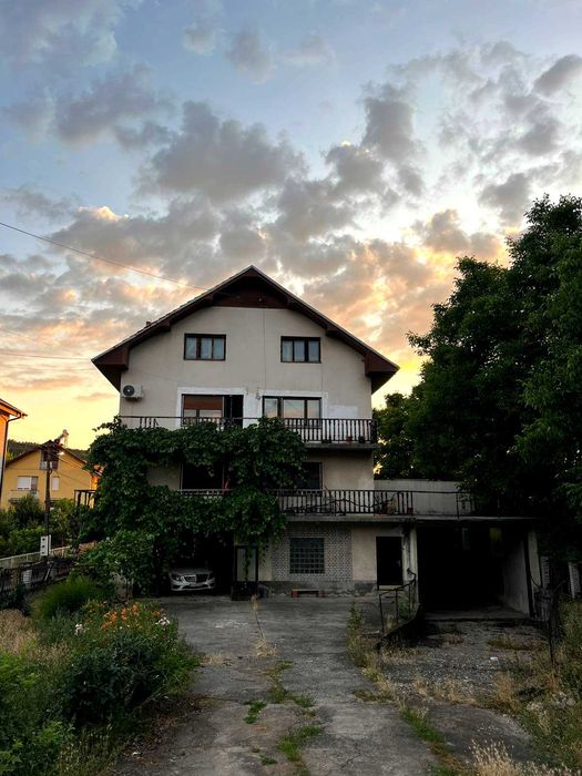 Продава се Къща в София, Слатина - 748 кв.м за 208 €/кв.м - Снимка #1