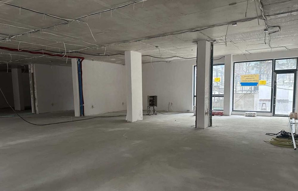 Дава се под наем Магазин в Варна, Младост 1 - 480 кв.м за 3368 € - Снимка #1