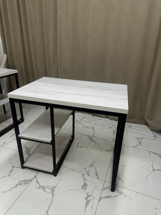 Стол для учебы/работы