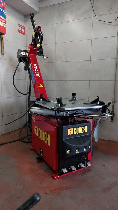 CORGHI - A224 А Монтаж /Демонтаж машина за гуми на леки автомобили