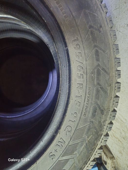 Продам зимние балоны 195/65/15