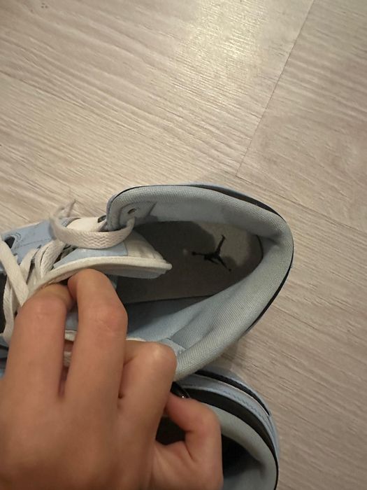 Nike air Jordan 1 mid ice blue