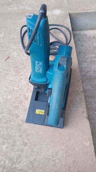 Masina de taiat caneluri Bosch