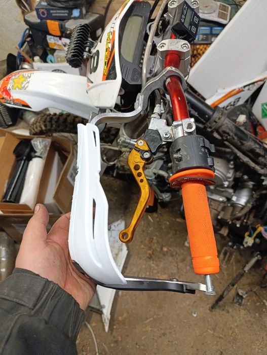 Гардове за ръцете.