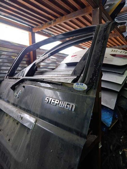 Крышка багажника Honda Stepwgn