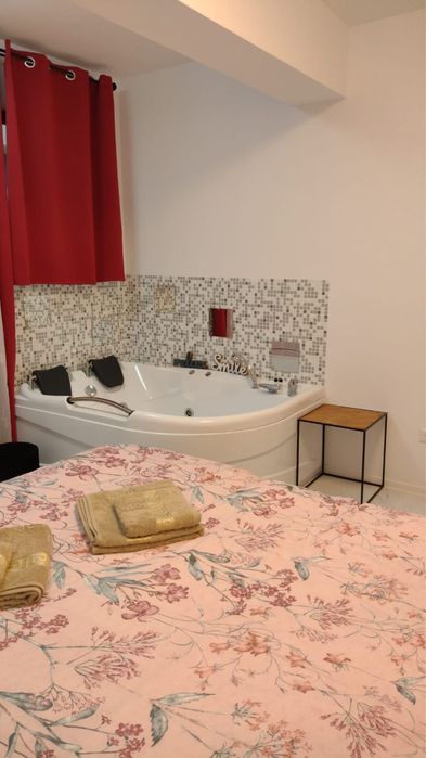 Inchiriez apartamet