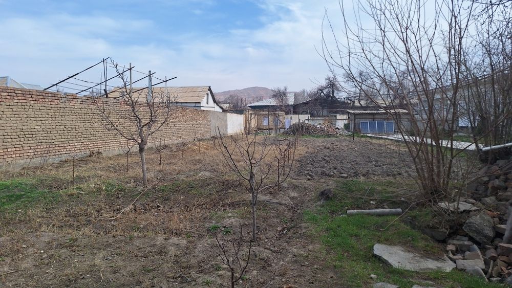 Уй сотилади 21 сотих сой буйида