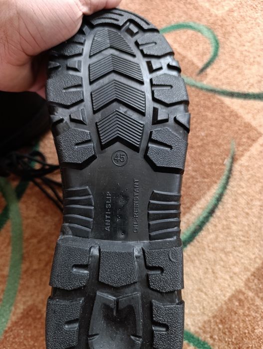 Продам рабочую обувь