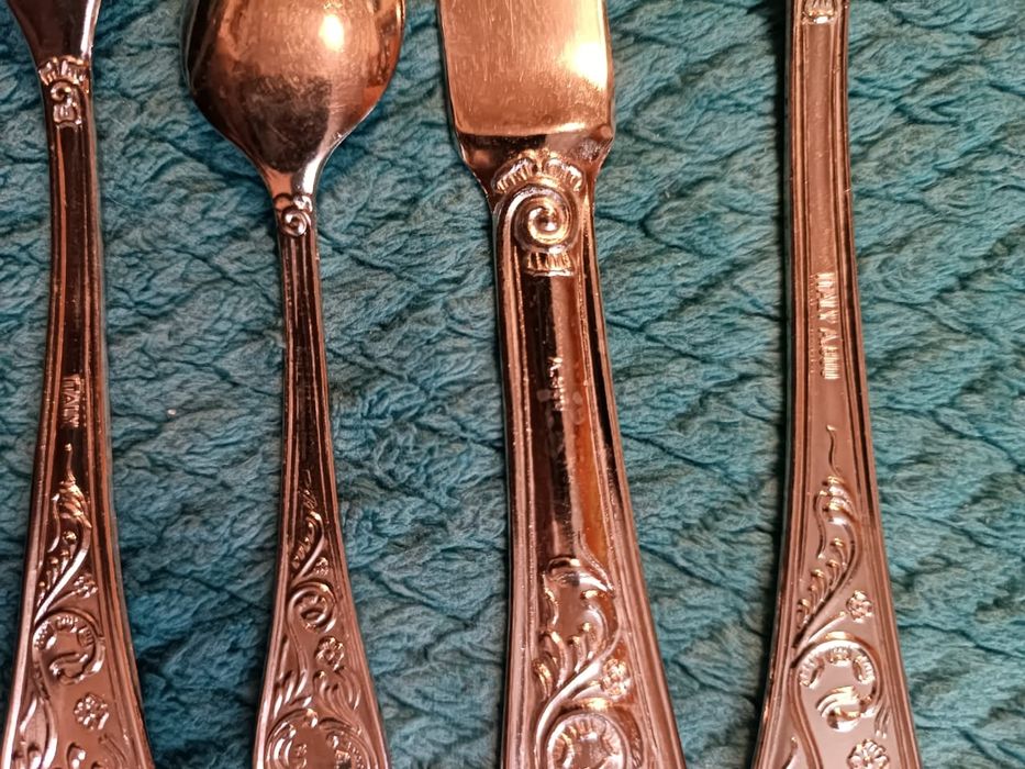 Серебряный столовый набор.