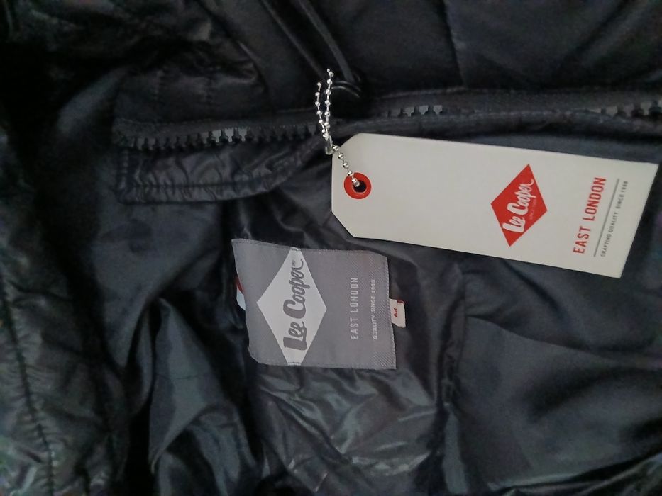 Vând geaca Lee Cooper