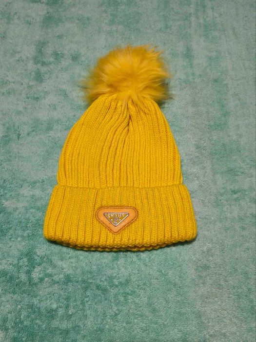 Шапки различни цветове