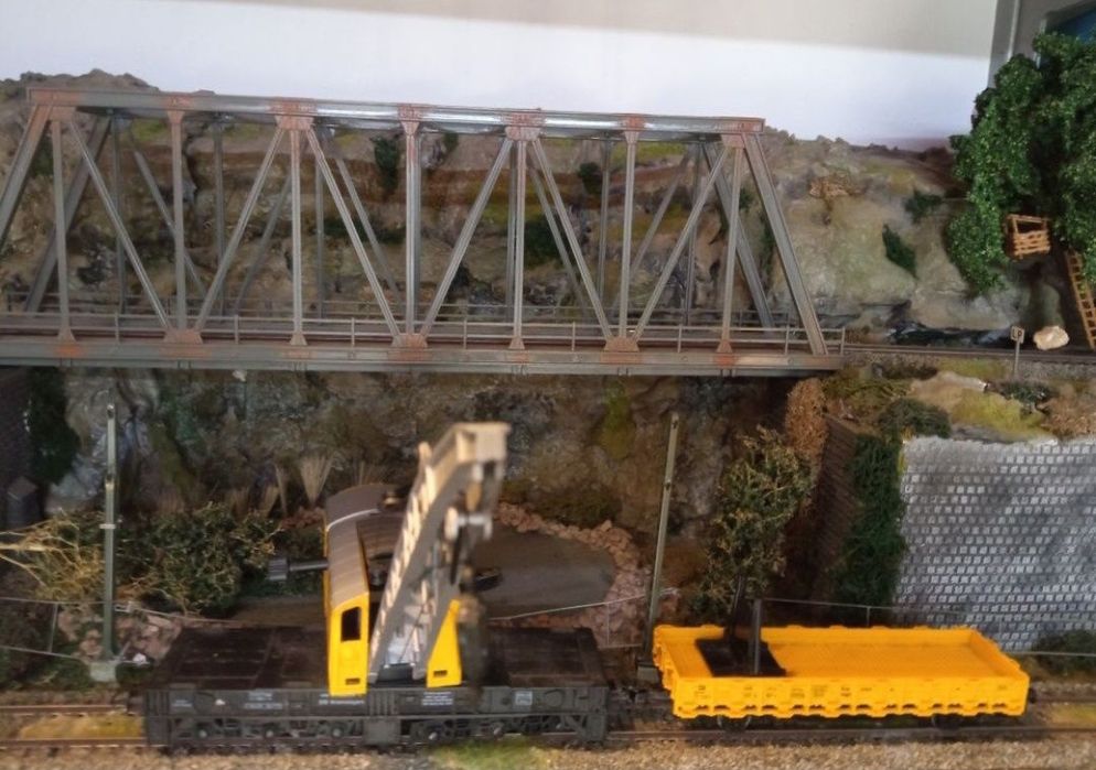 vagon platforma + macara Roco scara 1:87, H0
Roti metalice izolate 

v