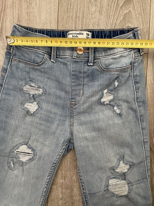 Pantaloni de jeans Abercrobie rupți pt.10-12 ani