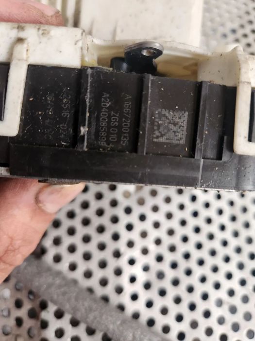 Broasca Blocator Incuietoare Fata Spate Mercedes Cla W117 Volan Stanga Dezmembrez Mercedes Cla Moto