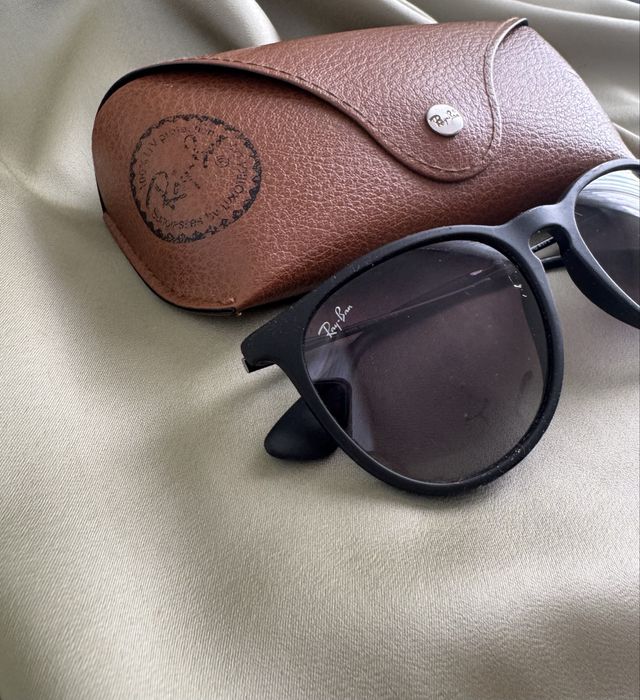 Слънчеви очила Ray-Ban Erika и калъф