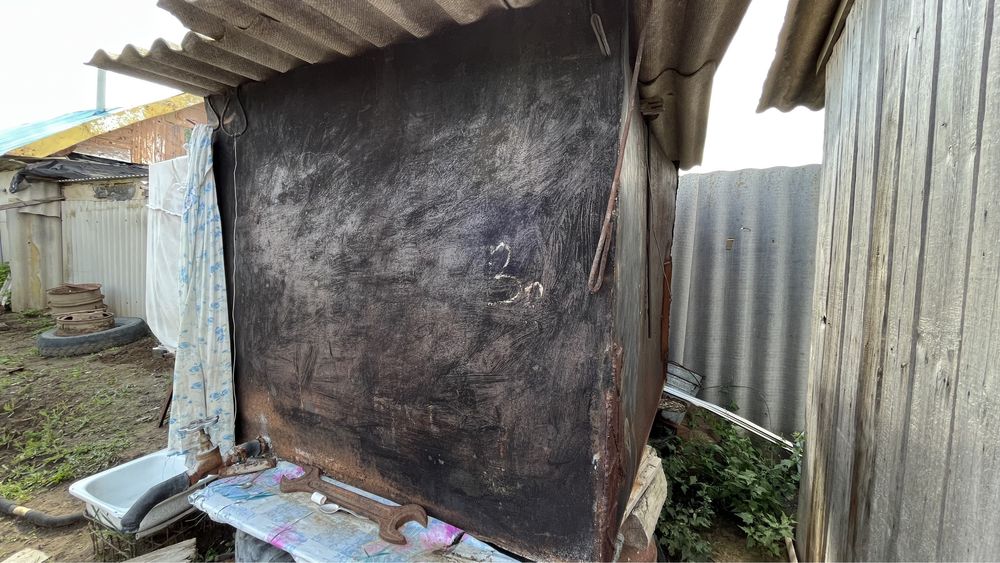 Железная емкость