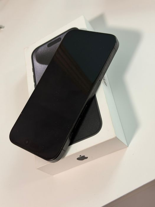 Vand Iphone 15 pro negru