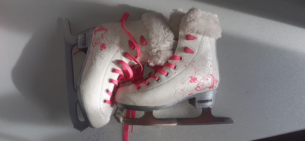 Коньки  детские.