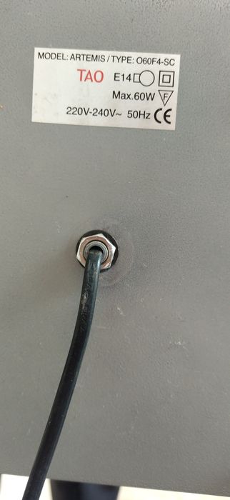 Продавам нови осветителни тела